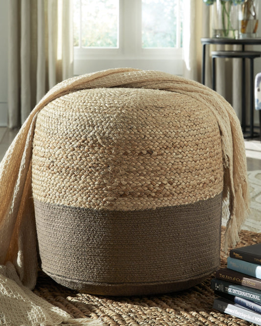 Sweed Valley Pouf Ashley